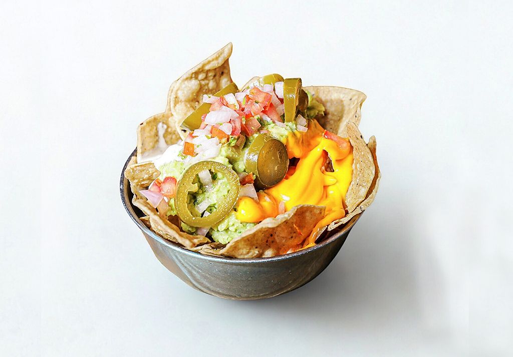 NACHOS CON GUACAMOLE